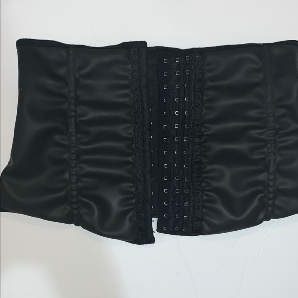 Waist trainer